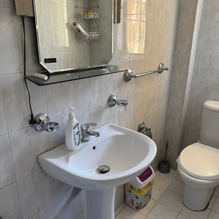Leo Apts * Tirana