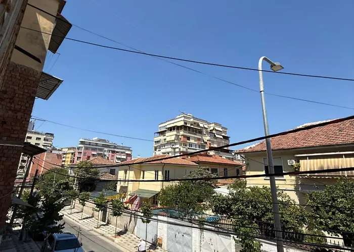 Leo Apts * 地拉那